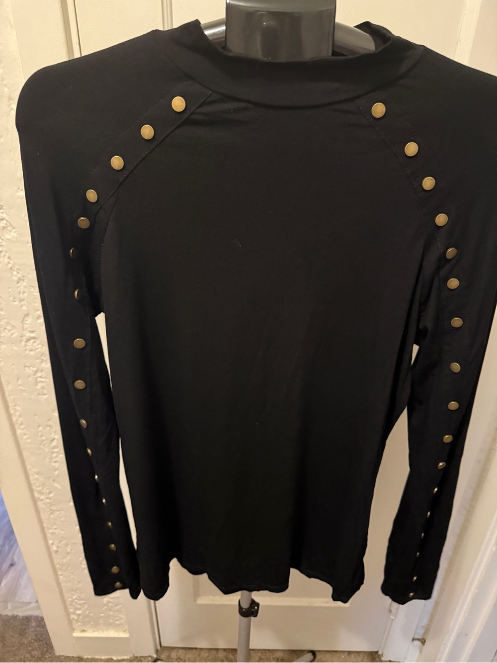 Red by bke buckle Women’s Black Long-Sleeve Top with Gold Button Trim
